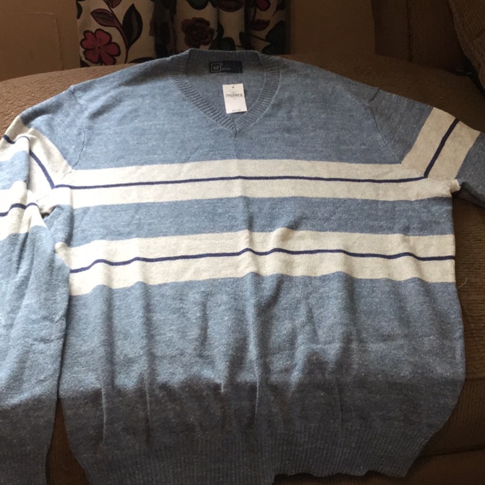 Men’s Gap sweater